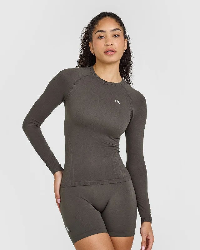 Sportswear tops for trends-Go To Seamless Fitted Long Sleeve Top | Deep Taupe