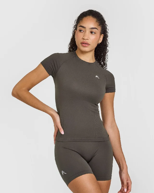 Sportswear tops for innovation-Go To Seamless Fitted Top | Deep Taupe