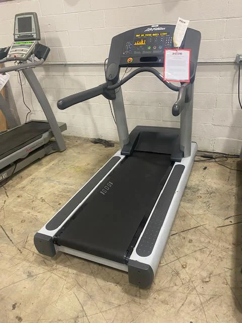 treadmill for thrifty buyers-Life Fitness Integrity Series Treadmill CLST - Used