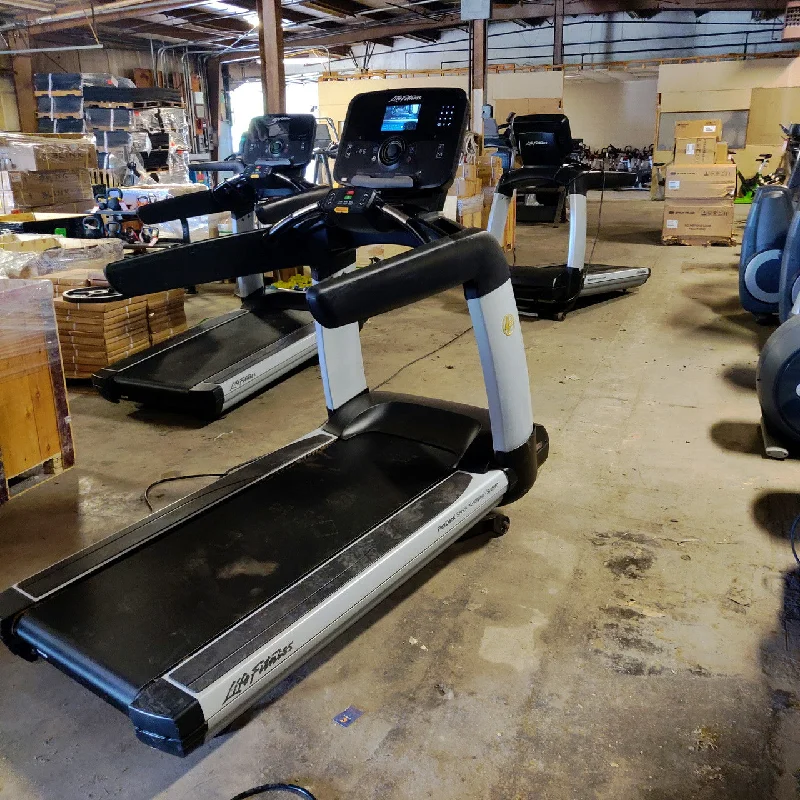 manual treadmill benefits-Refurbished Life Fitness 95T Explore Treadmill Commercial Grade for Cardio