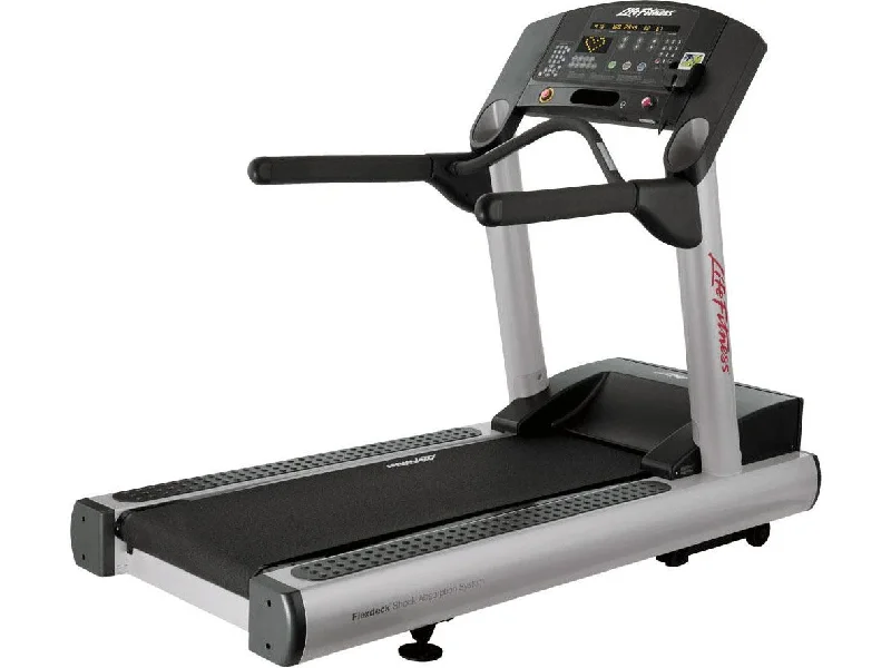 treadmill with incline feature-Refurbished Life Fitness CLST Integrity Series Treadmill